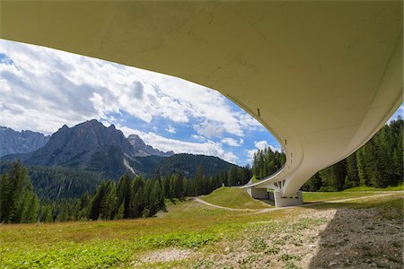 ramps on the road - View from underneath bridge overpass in the mountains in the Dolomites in South Tyrol, Italy Foto de stock - Sin royalties Premium, Código: 600-09022452