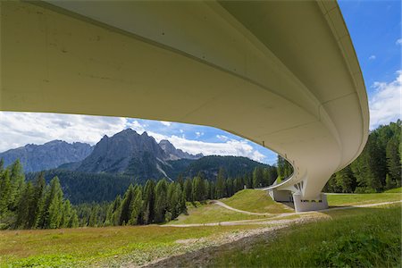 ramps on the road - View from underneath bridge overpass in the mountains in the Dolomites in South Tyrol, Italy Foto de stock - Sin royalties Premium, Código: 600-09022453