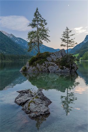 simsearch:600-04424934,k - Small rock island with trees on Lake Hintersee with mountains at dawn at Ramsau in the Berchtesgaden National Park in Upper Bavaria, Bavaria, Germany Stock Photo - Premium Royalty-Free, Code: 600-09022462