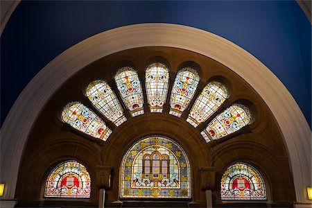 Arch with stained glass windows over the George Street entrance of the Queen Victoria Building in the Central Business District of Sydney, Australia Stock Photo - Premium Royalty-Free, Code: 600-09022549