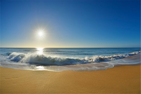 sun sea - Waves breaking on the shoreline of Ninety Mile Beach at Paradise Beach with the sun shining over the ocean in Victoria, Australia Foto de stock - Sin royalties Premium, Código: 600-09052846