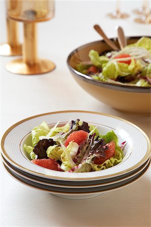 simsearch:600-06671821,k - Salad with grapefruit in white and gold bowl Photographie de stock - Premium Libres de Droits, Code: 600-09119373