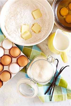 square (shape) - Cake ingriedents on a marble countertop, ready for baking Stock Photo - Premium Royalty-Free, Code: 600-09155483