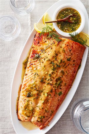 simsearch:600-06671821,k - Baked salmon filet with herbed mustard sauce served on a white platter Photographie de stock - Premium Libres de Droits, Code: 600-09155552