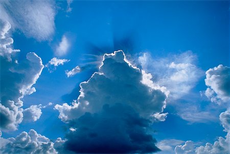 simsearch:600-00045917,k - Les rayons du soleil à travers les nuages Photographie de stock - Premium Libres de Droits, Code: 600-00022632