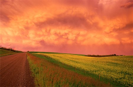 simsearch:600-02659595,k - Passing Storm Near Beiseker, Alberta, Canada Stock Photo - Premium Royalty-Free, Code: 600-00040055