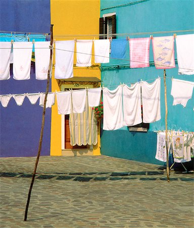 simsearch:700-00270300,k - Laundry on Clotheslines, Island Of Burano, Venetian Lagoon, Italy Foto de stock - Sin royalties Premium, Código: 600-00043480