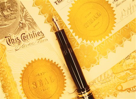 fountain pen - Close-Up of Pen and Certificates Photographie de stock - Premium Libres de Droits, Code: 600-00069112
