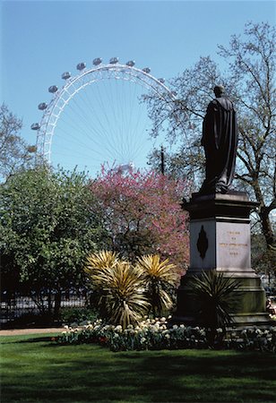 simsearch:700-00150365,k - Statue in Garden and Millennium Wheel, London, England Stock Photo - Premium Royalty-Free, Code: 600-00060655