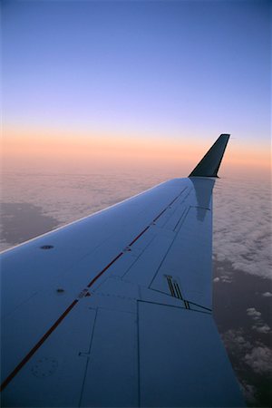 Airplane Wing and Sunset Foto de stock - Sin royalties Premium, Código: 600-00075902