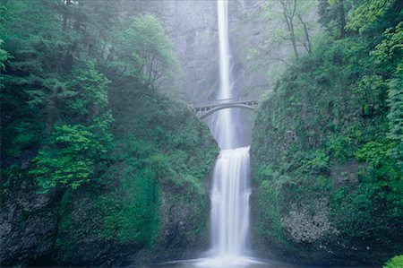 Multnomah Falls, Columbia River Gorge, Oregon, USA Stock Photo - Premium Royalty-Free, Code: 600-00170907