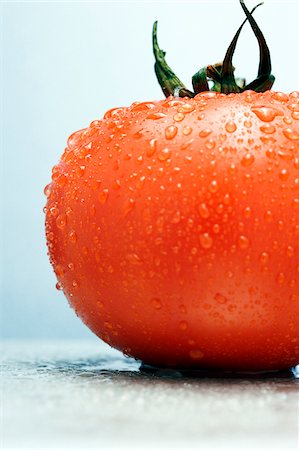 Close-Up of Tomato Photographie de stock - Premium Libres de Droits, Code: 600-00551168