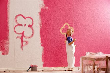 Girl Painting Room Foto de stock - Sin royalties Premium, Código: 600-00795671