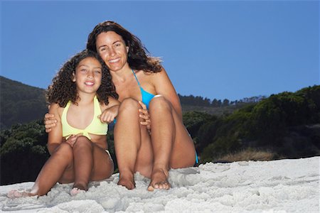 simsearch:695-05769087,k - Mother and Daughter on the Beach Stock Photo - Premium Royalty-Free, Code: 600-00796508