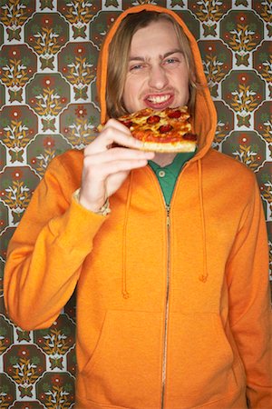 simsearch:700-00683285,k - Portrait d'homme manger Pizza Photographie de stock - Premium Libres de Droits, Code: 600-00824322
