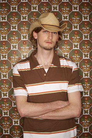 simsearch:700-00683285,k - Jeune homme portant chapeau de Cowboy Photographie de stock - Premium Libres de Droits, Code: 600-00824375