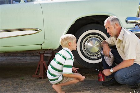simsearch:600-00934216,k - Portrait of Family Fixing Car Stock Photo - Premium Royalty-Free, Code: 600-00866630