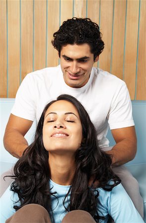 Massage des épaules de la femme de l'homme Photographie de stock - Premium Libres de Droits, Code: 600-00917485
