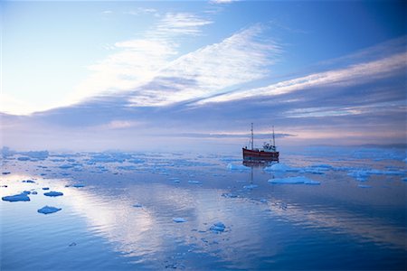Boat at Ilulissat Ice Fjord, Greenland Stock Photo - Premium Royalty-Free, Code: 600-00911042