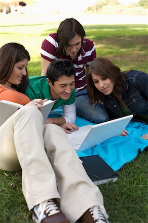 simsearch:700-00910445,k - Young People Lying Down On Blanket in the Park with Computer Stock Photo - Premium Royalty-Free, Code: 600-00912237