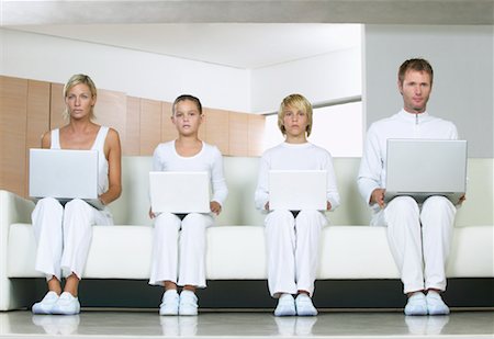 simsearch:700-01345037,k - Portrait of Family Sitting on Sofa, Using Laptop Computers Foto de stock - Sin royalties Premium, Código: 600-00934626