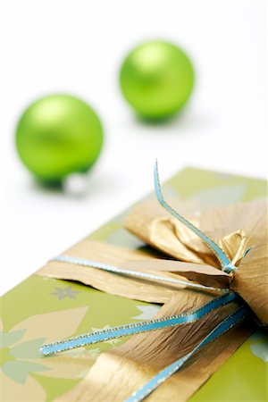 simsearch:649-08085108,k - Gift and Ornaments Stock Photo - Premium Royalty-Free, Code: 600-00947768