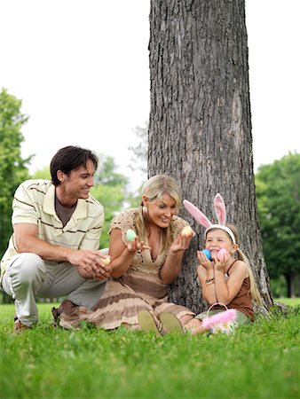 easter in canada - Family in Park, Easter Egg Hunt Stock Photo - Premium Royalty-Free, Code: 600-00948611
