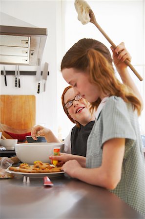 simsearch:846-02794589,k - Brother and Sister in Kitchen Stock Photo - Premium Royalty-Free, Code: 600-00984187