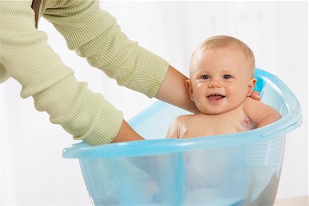 simsearch:614-05955663,k - Baby Getting A Bath Stock Photo - Premium Royalty-Free, Code: 600-01015336
