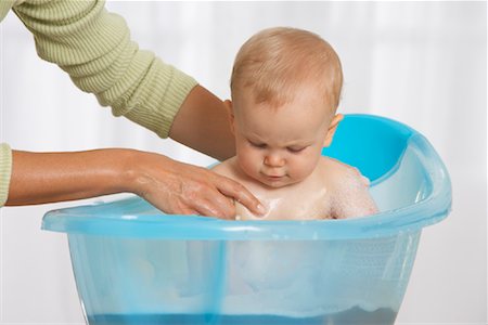 simsearch:614-05955663,k - Baby Getting A Bath Stock Photo - Premium Royalty-Free, Code: 600-01015339