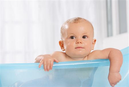 simsearch:600-02348921,k - Baby Getting A Bath Stock Photo - Premium Royalty-Free, Code: 600-01015344