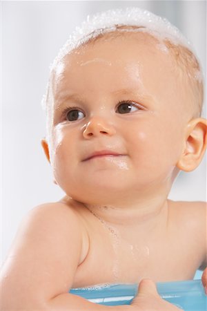 simsearch:600-02348921,k - Baby Getting A Bath Stock Photo - Premium Royalty-Free, Code: 600-01015346