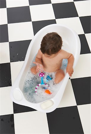 simsearch:600-02348921,k - Baby Taking Bath Stock Photo - Premium Royalty-Free, Code: 600-01015360