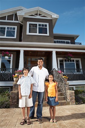 simsearch:700-02047006,k - Family in Front of House Stock Photo - Premium Royalty-Free, Code: 600-01036857