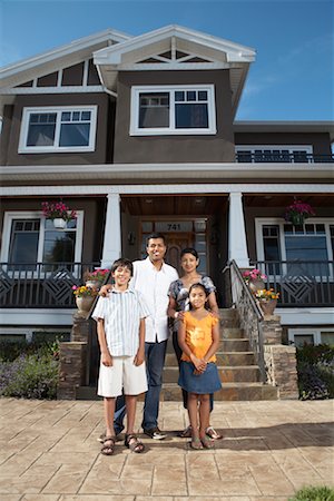 simsearch:700-02047006,k - Family in Front of House Stock Photo - Premium Royalty-Free, Code: 600-01036858
