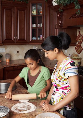 simsearch:700-00551400,k - Mother and Daughter Cooking Stock Photo - Premium Royalty-Free, Code: 600-01036850