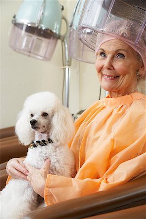 Woman at Hair Salon with Poodle Foto de stock - Sin royalties Premium, Código: 600-01037744