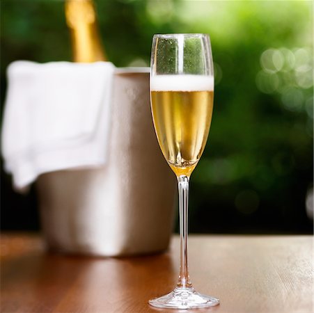 simsearch:600-01954641,k - Champagne in Champagne Flute Stock Photo - Premium Royalty-Free, Code: 600-01030235
