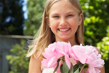 simsearch:600-00847925,k - Portrait of Girl Holding Flowers Stock Photo - Premium Royalty-Free, Code: 600-01041991