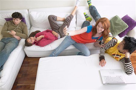 simsearch:600-01072271,k - Friends Hanging Out Stock Photo - Premium Royalty-Free, Code: 600-01072268