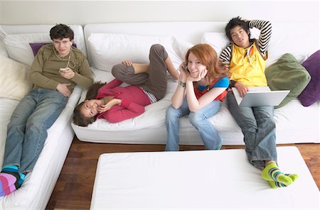 simsearch:600-01072271,k - Friends Hanging Out Stock Photo - Premium Royalty-Free, Code: 600-01072270