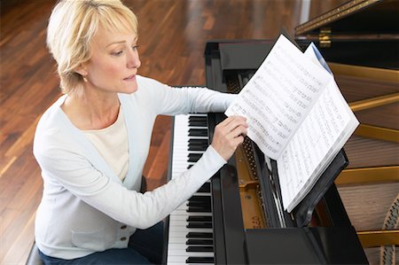 pianist (female) - Woman at Piano Stock Photo - Premium Royalty-Free, Code: 600-01072283