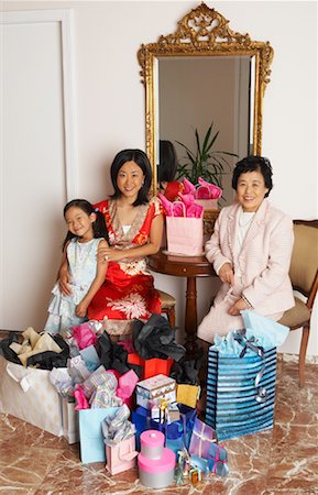 simsearch:700-00054446,k - Portrait of Family with Shopping Bags Stock Photo - Premium Royalty-Free, Code: 600-01073122