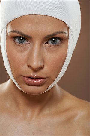 simsearch:700-01073337,k - Portrait of Woman with Bandages On Head Stock Photo - Premium Royalty-Free, Code: 600-01073363