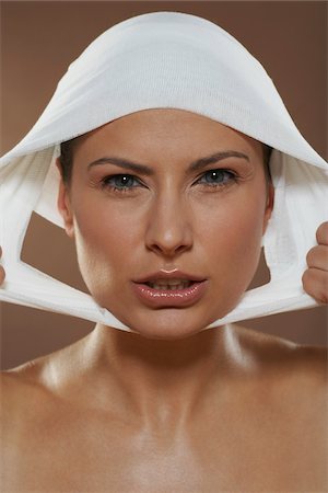 simsearch:700-01073337,k - Portrait of Woman with Bandages On Head Stock Photo - Premium Royalty-Free, Code: 600-01073370