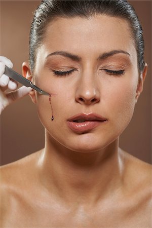 simsearch:700-01073337,k - Woman Having Face Cut with Scalpel Stock Photo - Premium Royalty-Free, Code: 600-01073388