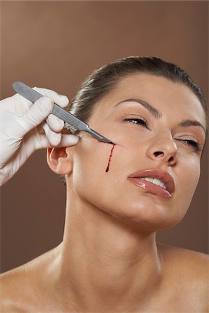 simsearch:700-01073337,k - Woman Having Face Cut with Scalpel Stock Photo - Premium Royalty-Free, Code: 600-01073390