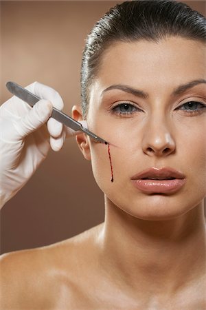 simsearch:700-01073337,k - Woman Having Face Cut with Scalpel Stock Photo - Premium Royalty-Free, Code: 600-01073391