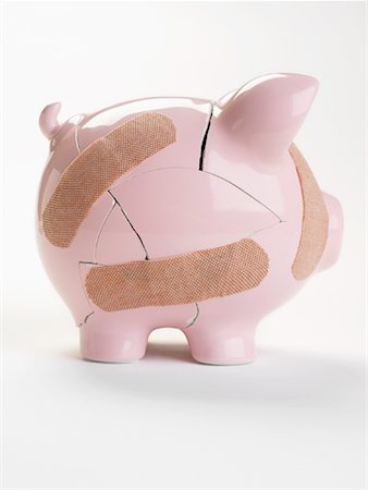 simsearch:600-02797971,k - Broken Piggy Bank Stock Photo - Premium Royalty-Free, Code: 600-01073575