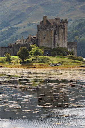 simsearch:700-04003402,k - Eilean Donan Castle, Scotland Stock Photo - Premium Royalty-Free, Code: 600-01110639